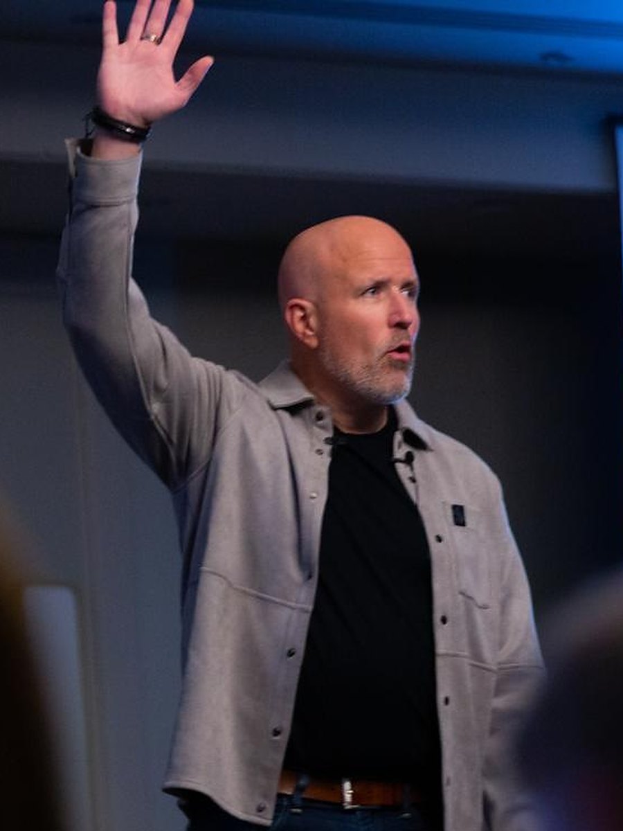nm-tile-business-neil Neil Martin on stage